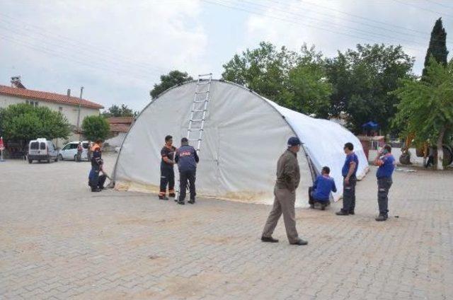 Manisa'da Deprem Korkutuyor; Halk Geceyi Çadırlarda Geçirdi (3)