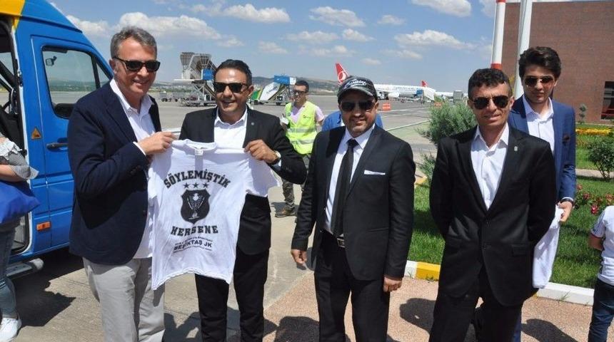 Fikret Orman&rsquo;a 3 Yıldızlı Tiş&ouml;rt