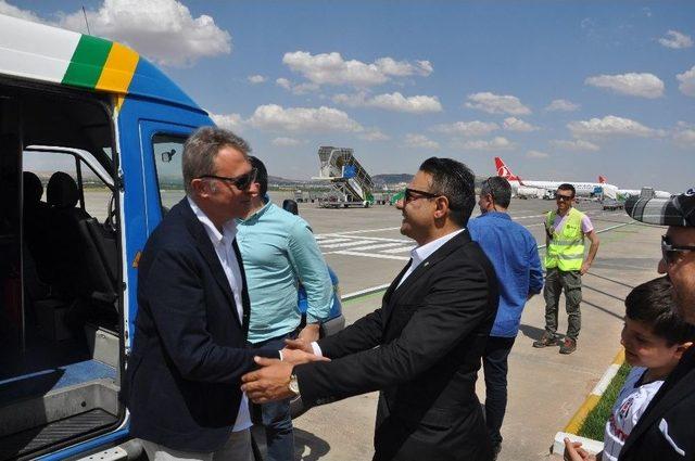 Fikret Orman’a 3 Yıldızlı Tişört