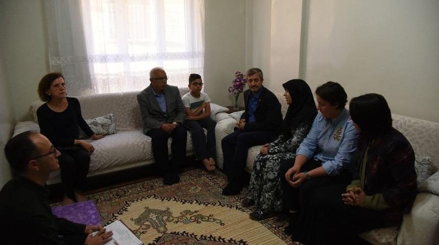 Başkan Tahmazoğlu, Aileleri Ziyaret Etti