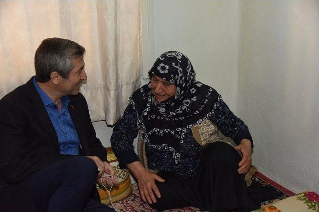 Başkan Tahmazoğlu, Aileleri Ziyaret Etti