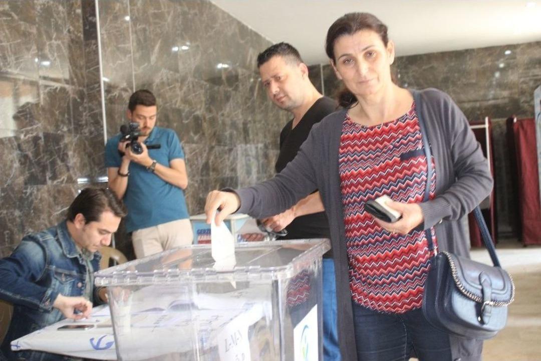 Vatandaşlar Pazar Yeri İ&ccedil;in Halk Oylamasına Gitti