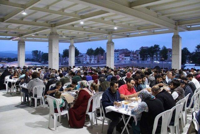 Biga’da İlk İftar Yemeği Yoğun İlgi Gördü