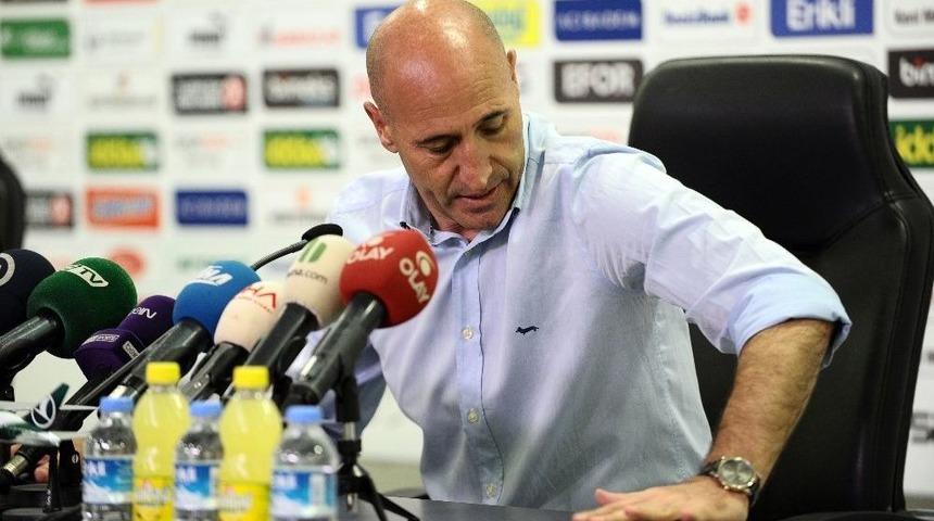 Adnan &Ouml;rnek G&ouml;revi Bırakacağını A&ccedil;ıkladı, G&ouml;zyaşlarına Boğuldu