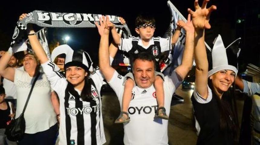 Beşiktaş'ın Şampiyonluğu Adana'da Kutlandı