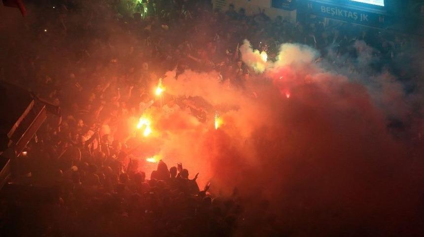 Beşiktaş &Ccedil;arşı&rsquo;da Şampiyonluk Coşkusu