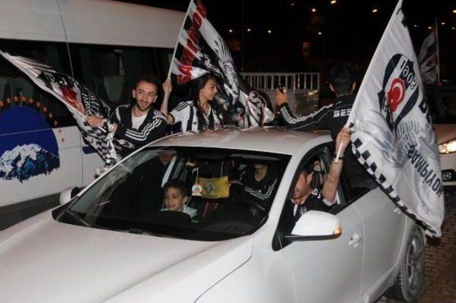 Beşiktaş'ın Şampiyonluğu Van Ve Hakkari'de Coşkuyla Kutlandı