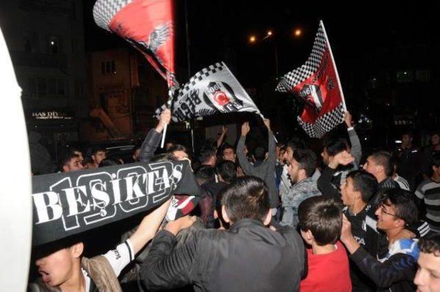 Beşiktaş'ın Şampiyonluğu Van Ve Hakkari'de Coşkuyla Kutlandı