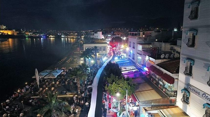 Bodrum&rsquo;da 1903 Meşale Yakarak Geceyi G&uuml;nd&uuml;ze &Ccedil;evirdiler