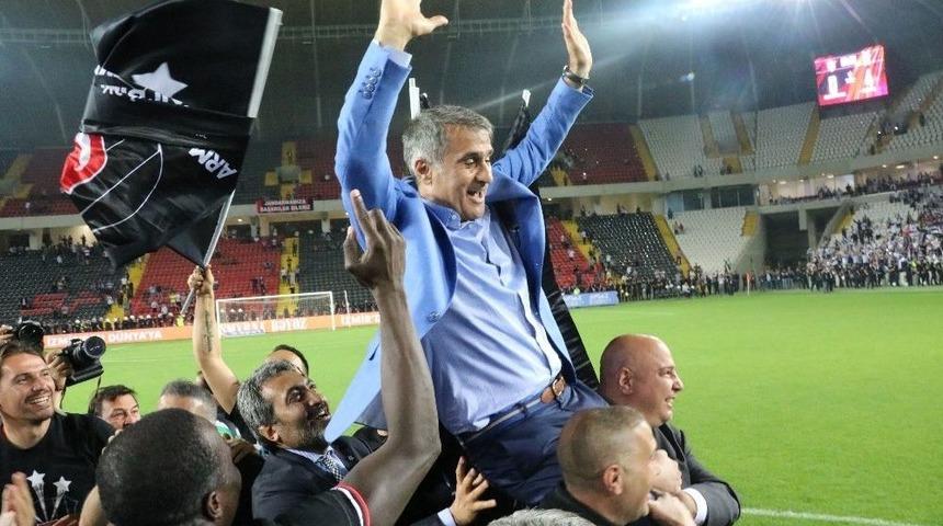 Şenol G&uuml;neş, Beşiktaş&rsquo;la &Uuml;st &Uuml;ste İkinci Kez Şampiyonluk Yaşadı