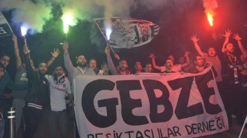 Kocaeli'de Beşiktaş'ın Şampiyonluğu Kutlandı
