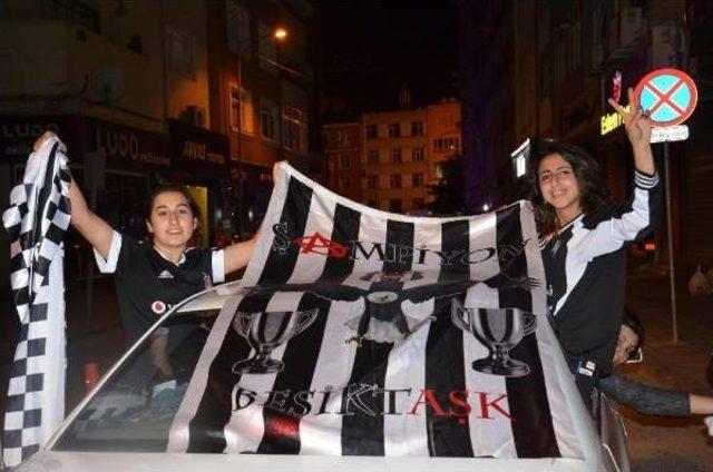 Kocaeli'de Beşiktaş'ın Şampiyonluğu Kutlandı