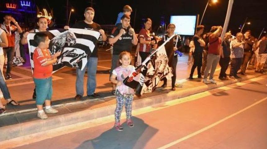 Marmaris'te Beşiktaş'ın Şampiyonluğu Kutlandı