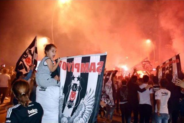 Marmaris'te Beşiktaş'ın Şampiyonluğu Kutlandı