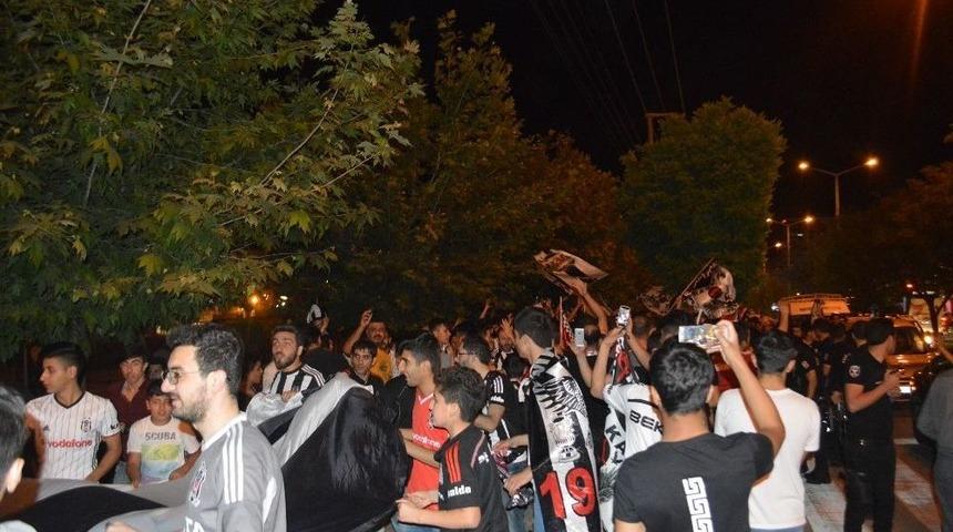 Mardin&rsquo;de Beşiktaş Şampiyonluğuna Havai Fişekli Kutlama