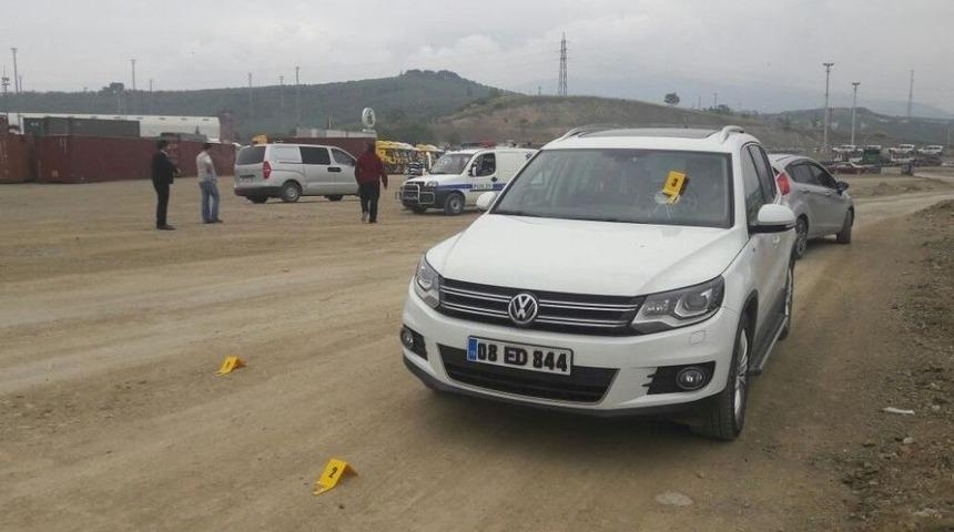 G&uuml;mr&uuml;k Muhafaza Amiri&rsquo;ne Taşlı Saldırı