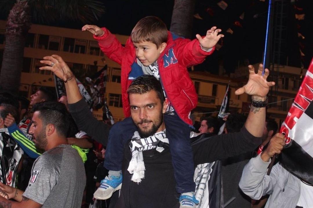 Kara Kartal&rsquo;ın Şampiyonluğu Ayvalık&rsquo;ta Coşkuyla Kutlandı