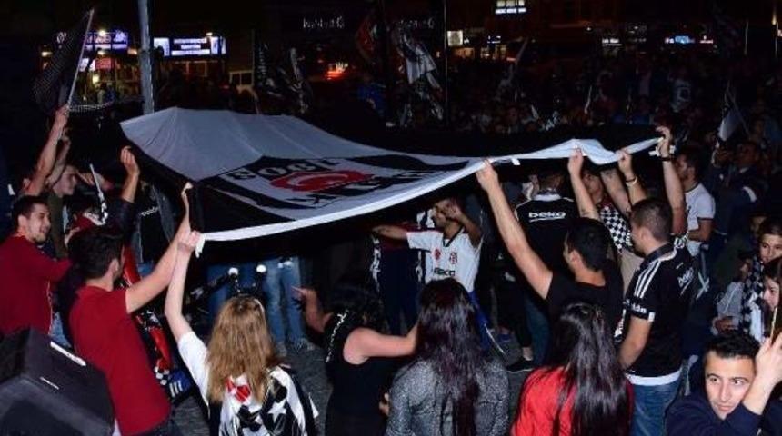 Çanakkale'de Beşiktaş'ın Şampiyonluğu Kutlandı