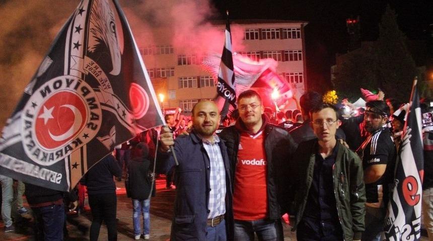 Tavşanlı&rsquo;da Beşiktaş Taraftarları Şampiyonluğu Kutladı