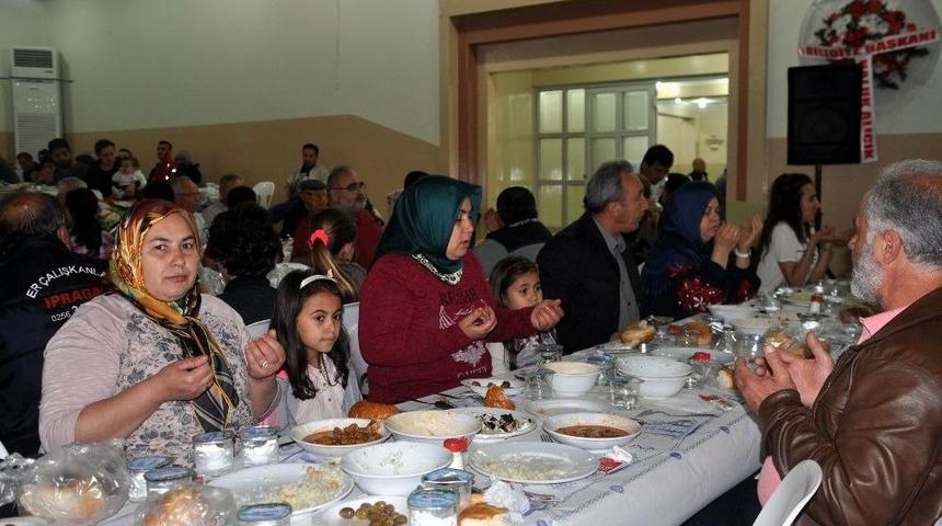 Kasaplar Ve Lokantacılar İftarda Buluştu