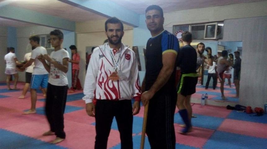 S&ouml;keli Berat Talay&rsquo;dan D&uuml;nya İkinciliği Ve &Uuml;&ccedil;&uuml;nc&uuml;l&uuml;ğ&uuml; Başarısı