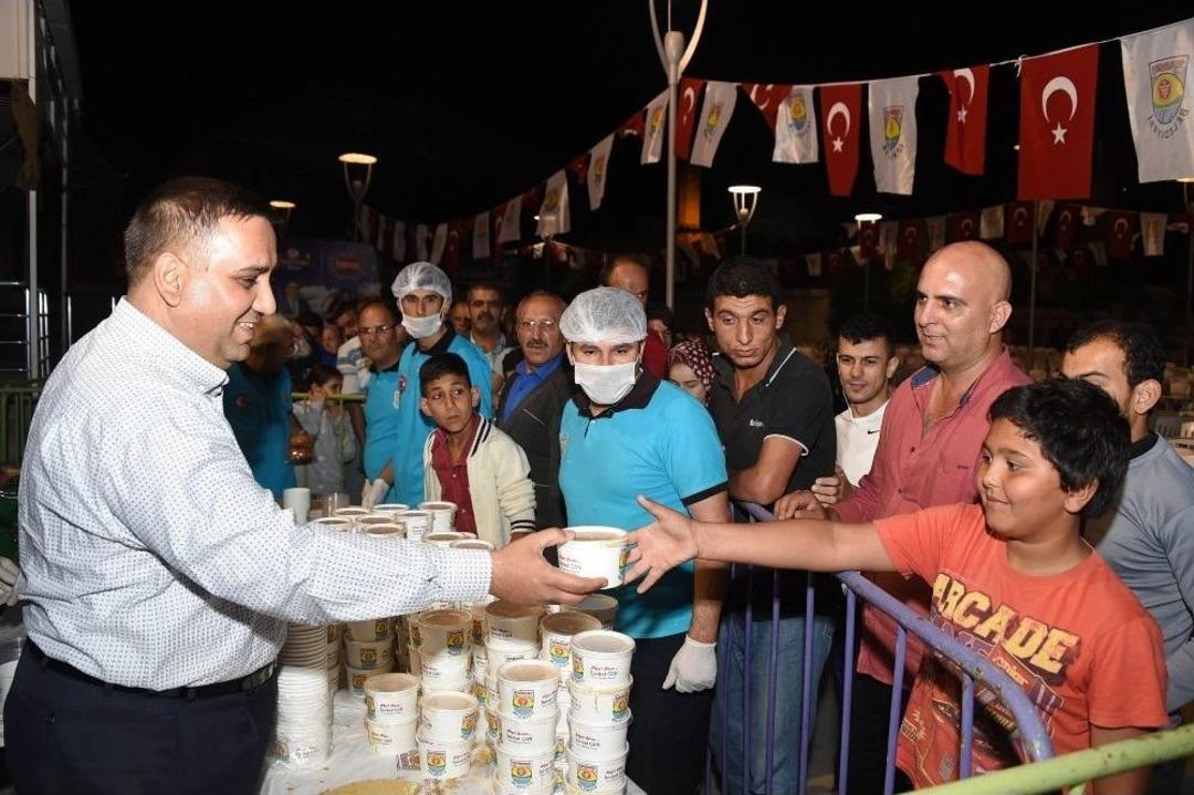 Hz. Daniyal Makamı Meydanı&rsquo;nda 5 Bin Kişiye İftar