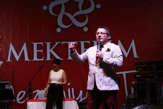 Mektebim Öğrencileri Mezuniyetlerini İrem Derici Ile Kutladı