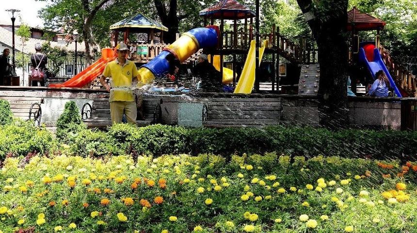 Kuğulupark&rsquo;a 10 Bin &Ccedil;i&ccedil;ek