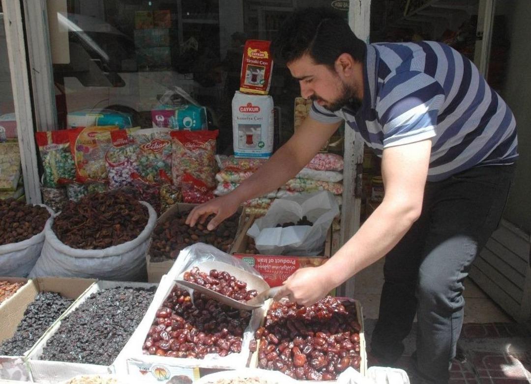 T&uuml;rkiye&rsquo;nin En Ucuz Hurması Van&rsquo;da