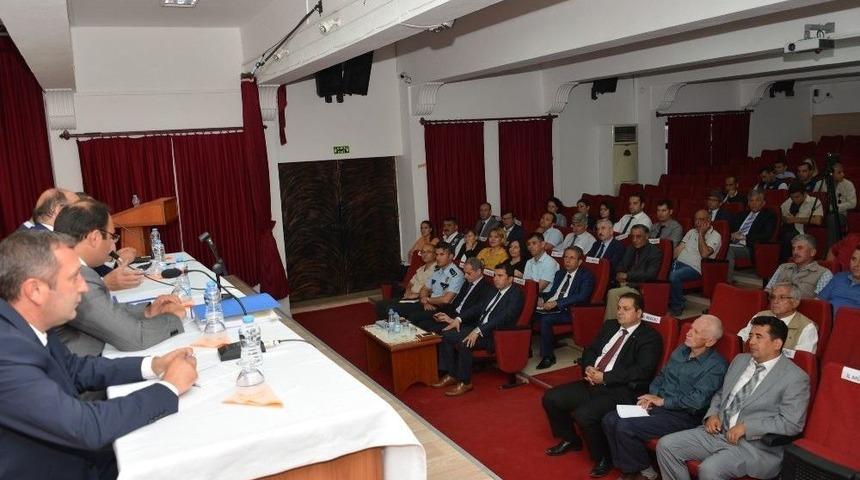 Vali &Ccedil;i&ccedil;ek, K&ouml;yceğiz&rsquo;de Muhtarlar İle Bir Araya Geldi