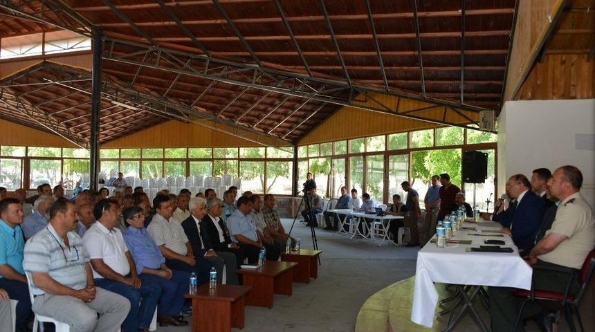 Vali &Ccedil;i&ccedil;ek, Ortaca&rsquo;da Muhtarlarla Bir Araya Geldi