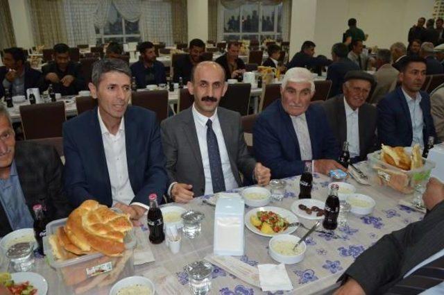 Yüksekova Hdp Ve Dbp’Den Iftar Yemeği