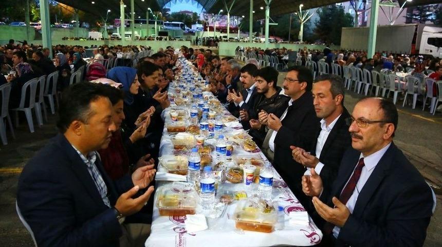 Ke&ccedil;i&ouml;ren Belediyesi Mahalle İftarları Başladı