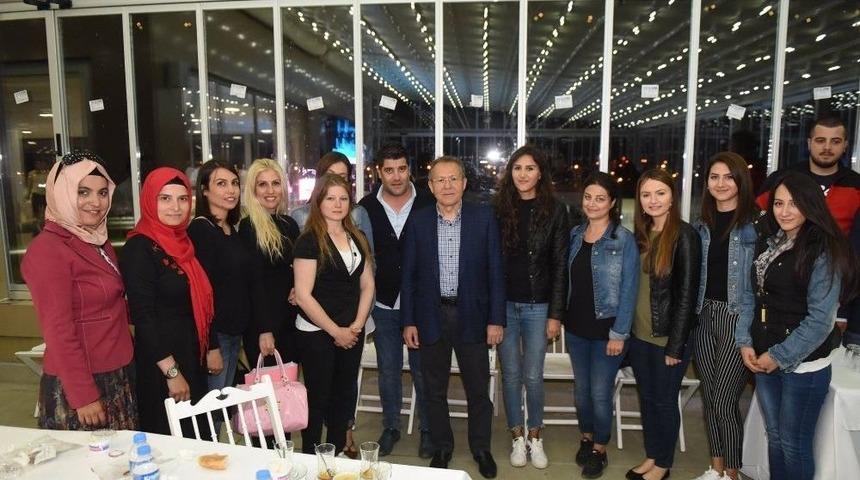 Başkan Uğur, B&uuml;y&uuml;kşehir Personeli İle İftarda Buluştu