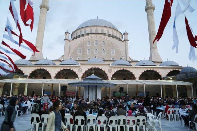 Büyükçekmeceliler, Kuba Camii’ndeki İlk İftarda Buluştu