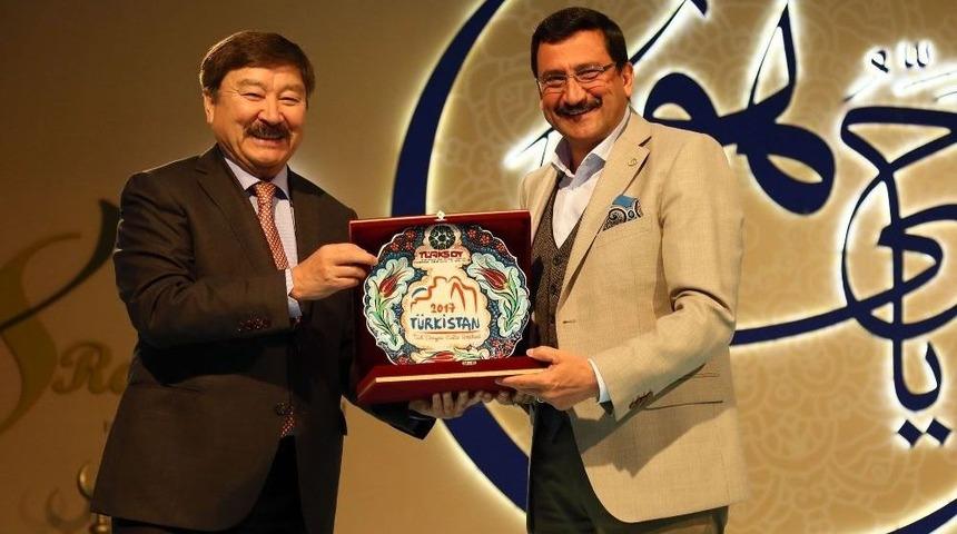 Uluslararası Ramazan Etkinliklerinde T&uuml;rksoy R&uuml;zgarı