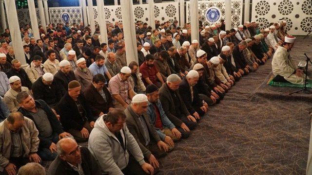 Enderun Usulü Kılınan Teravih Namazına Yoğun İlgi