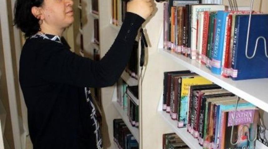 (&ouml;zel Haber) Kitaplar Bu Makine Sayesinde Pırıl Pırıl Oluyor