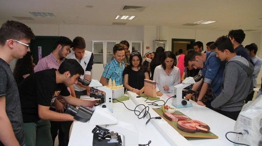 Mabem&rsquo;li &Ouml;ğrencilerden İzmir Ekonomi &Uuml;niversitesine İlgi