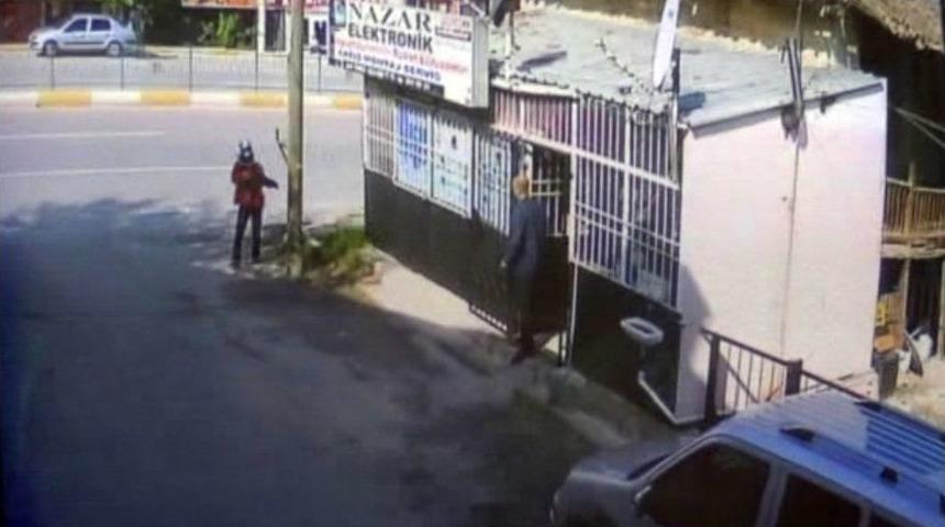 Elektronik D&uuml;kkanına Pompalı T&uuml;fekle Saldırı: 1 Yaralı