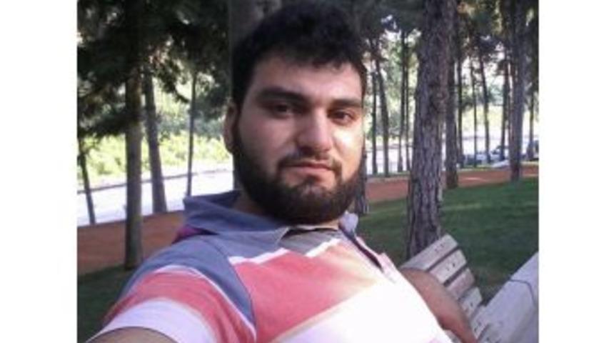 Otomobil Kontrolden &Ccedil;ıktı: 1 &Ouml;l&uuml;, 2 Yaralı