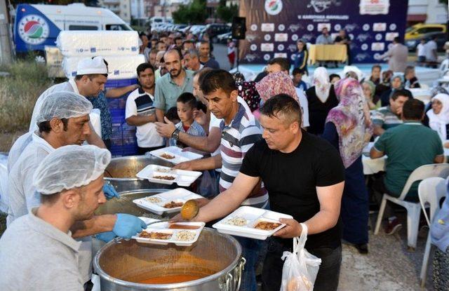 Kepez Belediyesi’nden 2 Mahallede İftar Sofrası