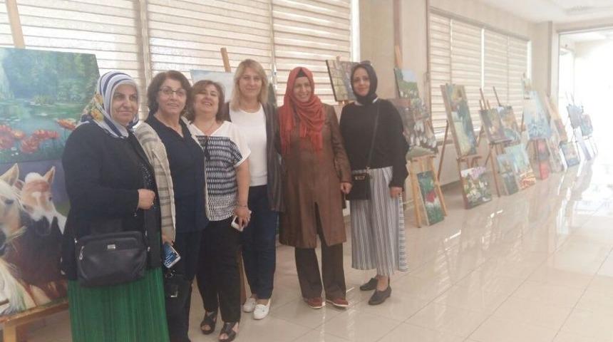 Ev Kadınlarının Yılsonu Sergisi