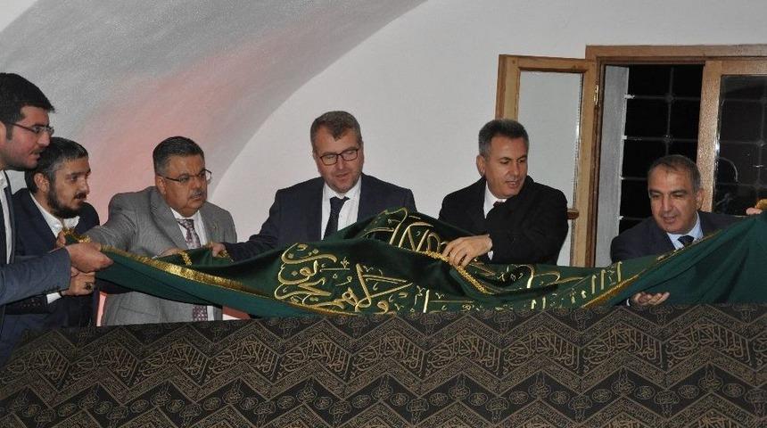 Kutlu Fethin 718&rsquo;inci Yıl D&ouml;n&uuml;m&uuml;nde Şeyh Edebali&rsquo;nin Sanduka &Ouml;rt&uuml;s&uuml; Değiştirildi