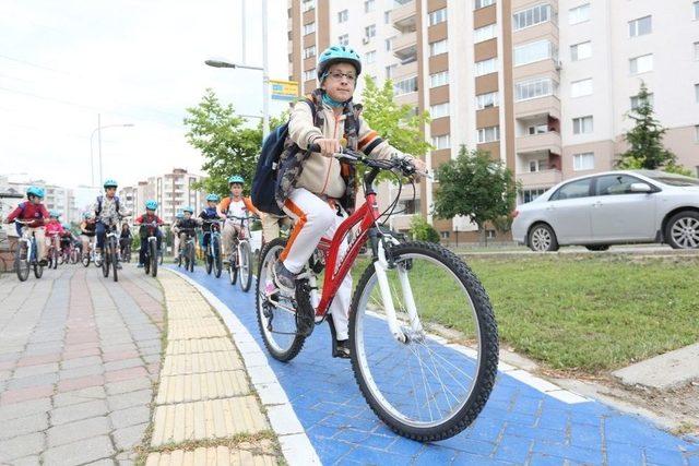 Nilüfer’de Öğrenciler Okullarına Bisikletle Gidiyor