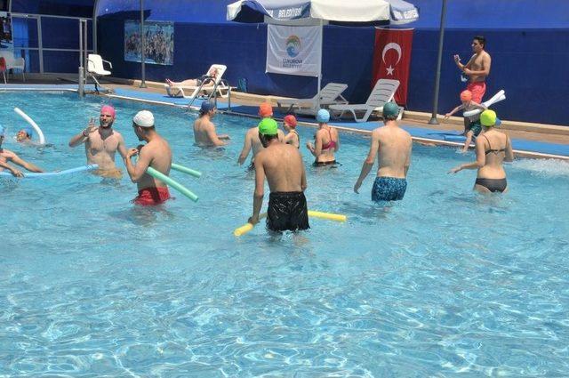 Adana’da Yüzme Bilmeyen Kalmayacak