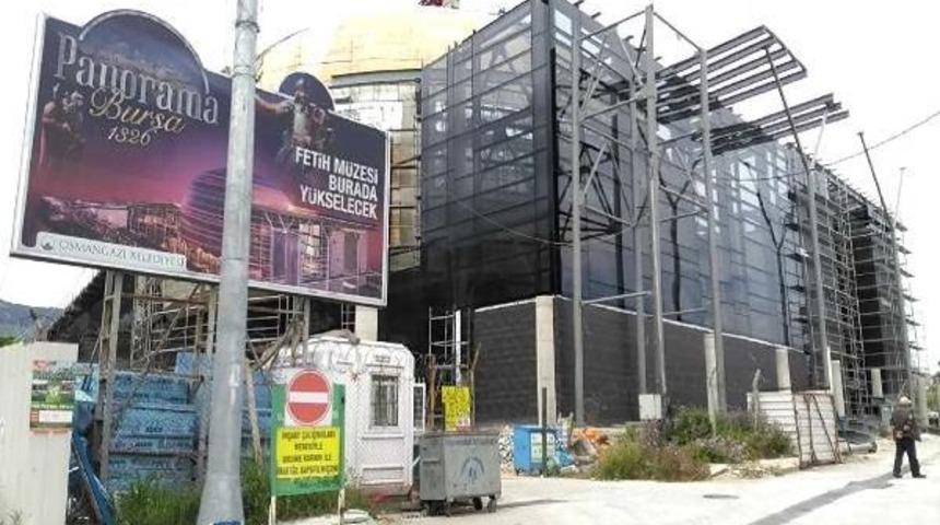 M&uuml;ze Inşaatında 30 Y&uuml;kseklikten D&uuml;şen Iş&ccedil;i &Ouml;ld&uuml;