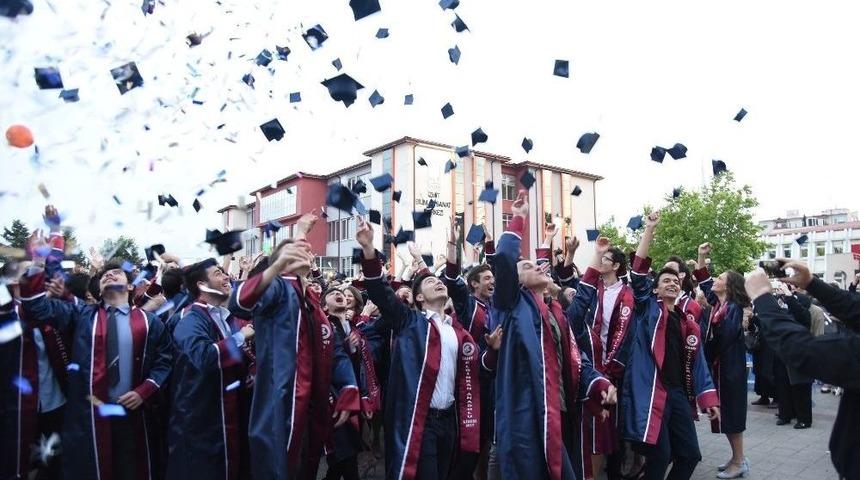 Başkan Doğan, Liseyi Bitiren Kızının Mutluluğuna Ortak Oldu