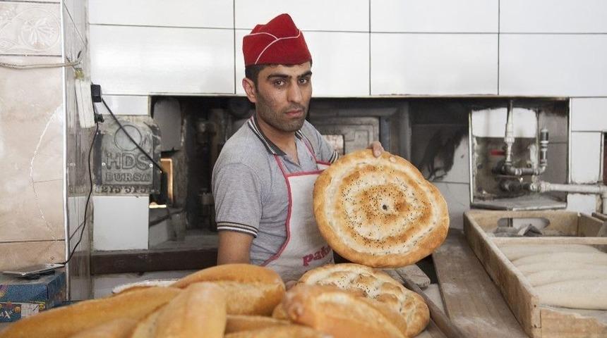 Fırıncıların Zorlu Mesaisi Başladı