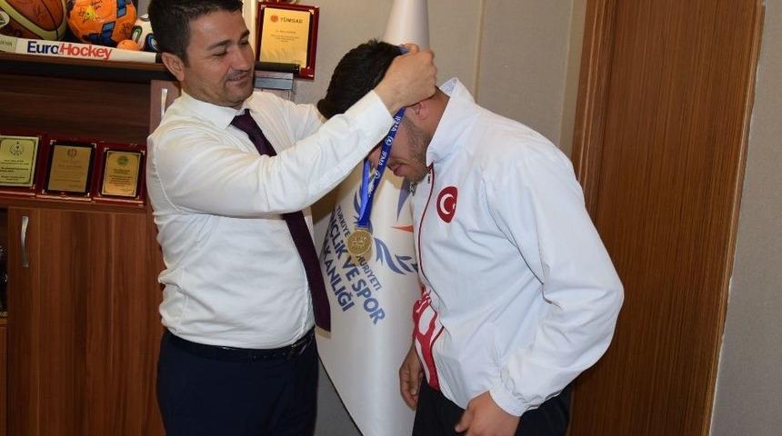 Şampiyondan Demir&rsquo;e Ziyaret